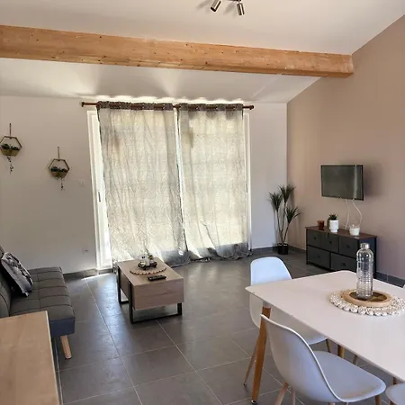 Le Cocon De Roquelande Equestrian Boarding House Holiday home